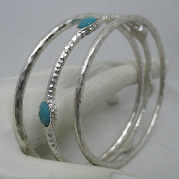 Cabochon Bangle Bracelet Oval Turquoise Plastic Cabochon SilverTone Metal Bangel - Picture 4 of 7